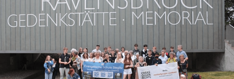 Gedenkstättenfahrt mit Omas gegen Rechts